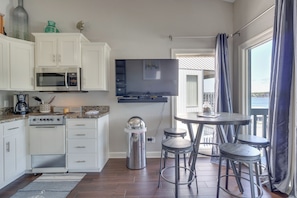 Apartment (1 Bedroom) | Interior - Condo w/ Community Pool & Boat Ramp in Osage Beach (Osage Beach)