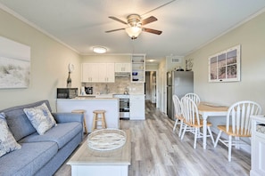 Interior - Resort Condo: Pools, Gym, Bar & Beach Access! (Hilton Head Island)