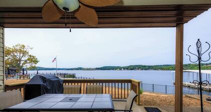 Pool Days & Water Fun Await: Lake Ozark Escape!