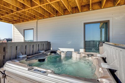 Rustic Missouri Vacation Rental w/ Hill Views!
