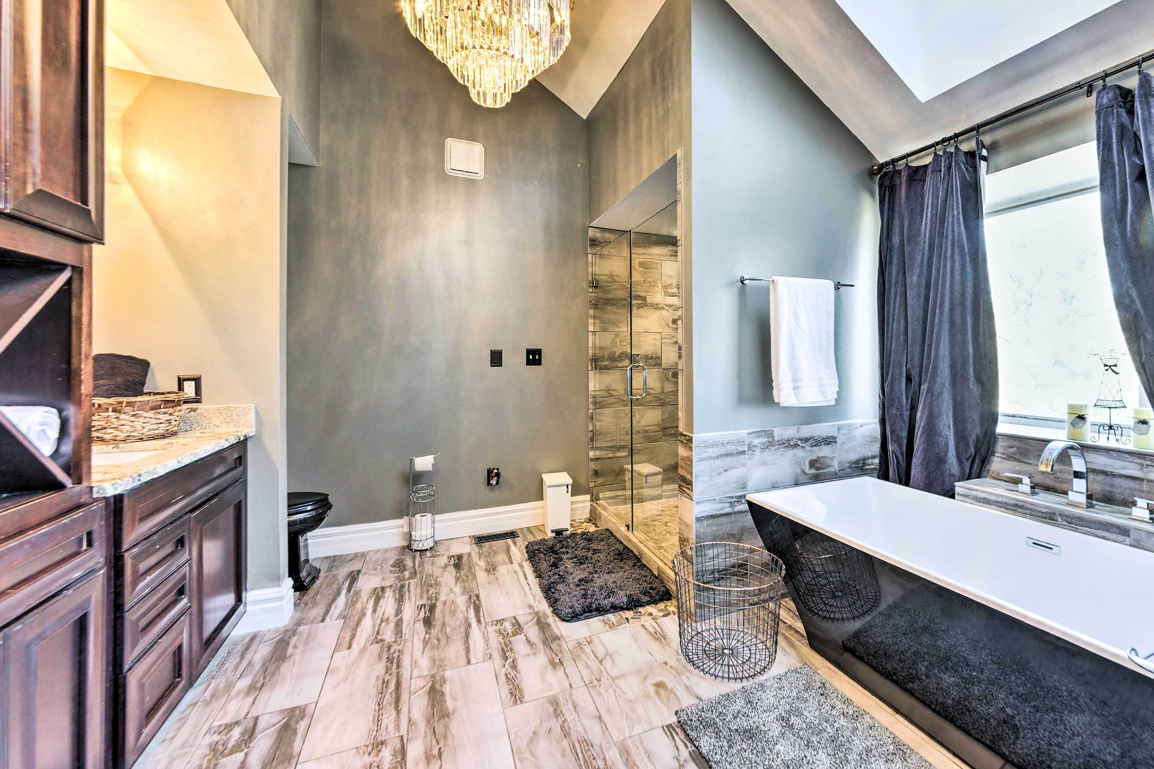 Saint Charles House Near Historic Downtown!