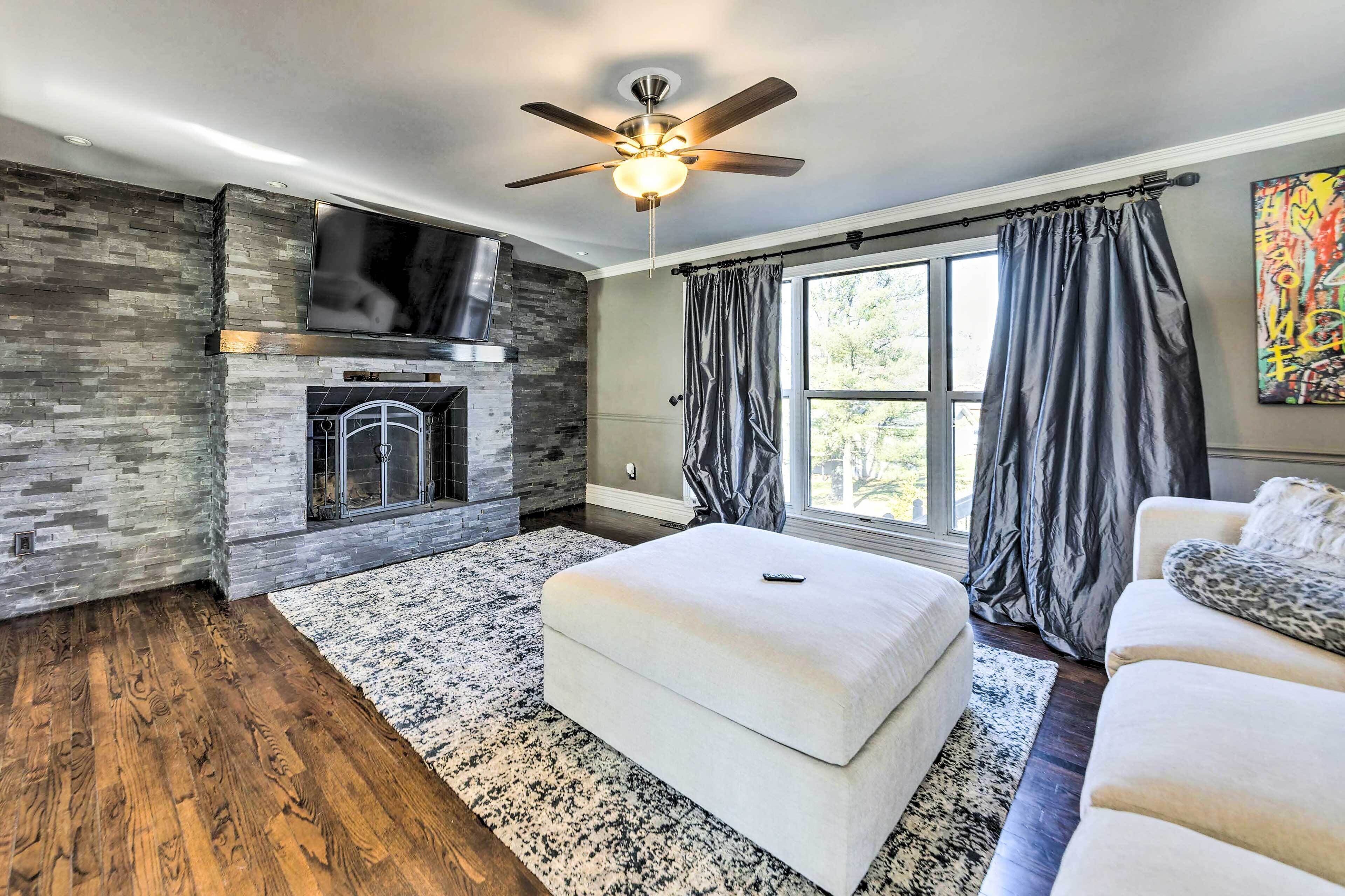 Saint Charles House Near Historic Downtown!