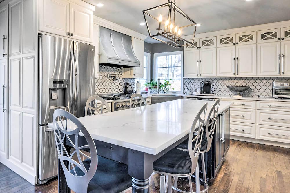 Saint Charles House Near Historic Downtown! - Creve Coeur, MO