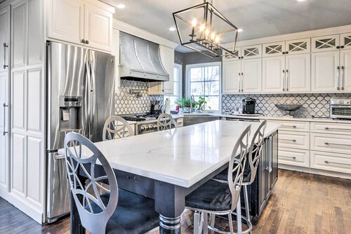 Saint Charles House Near Historic Downtown!