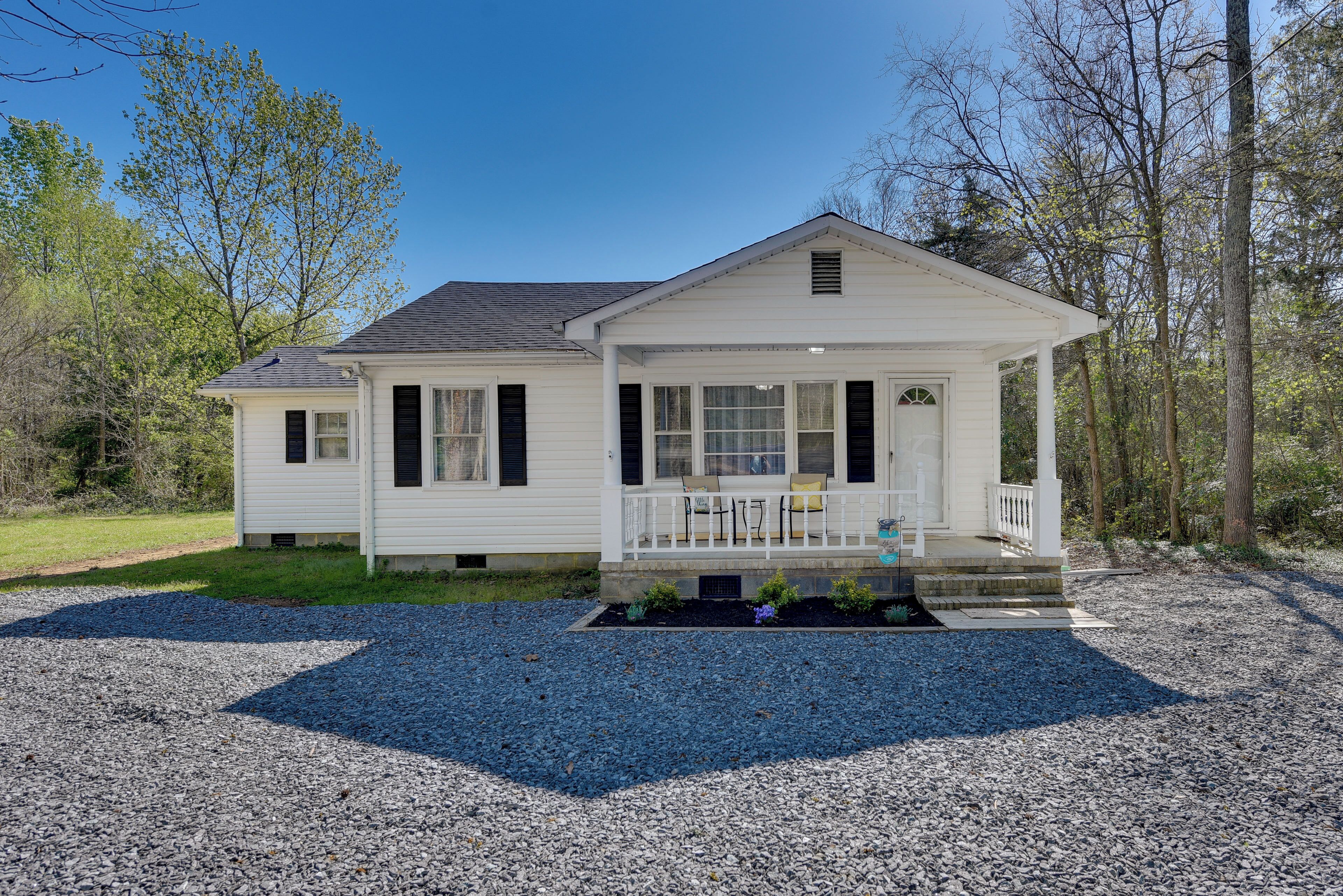 Rock Hill Cottage w/ Spacious Yard & Fire Pit!