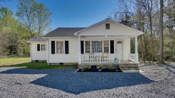 Cottage (3 Bedrooms) | Front of property