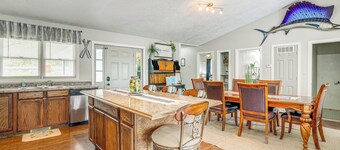 Deck & Table Rock Lake View: Shell Knob Escape!