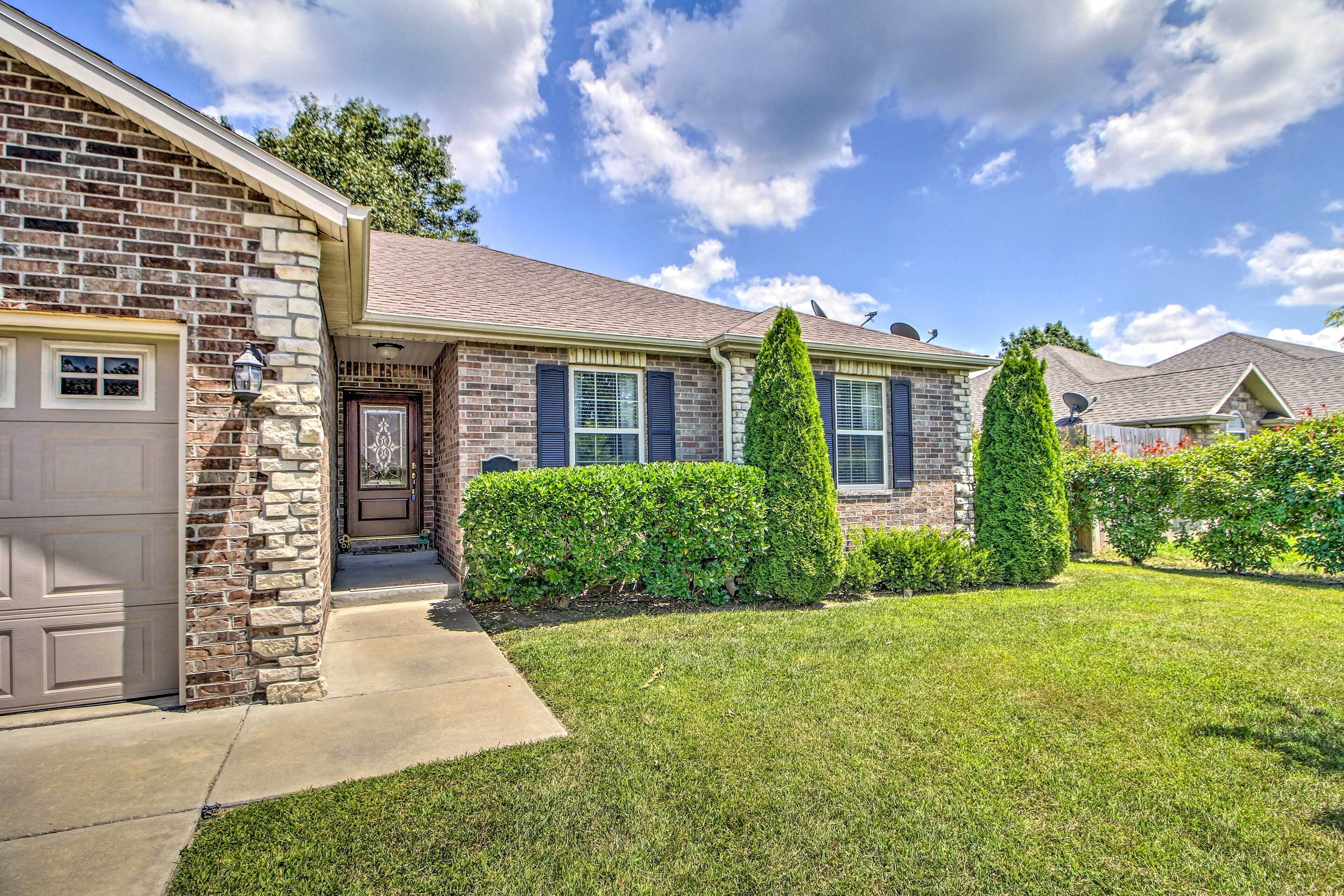 Pet-friendly Home - 9 Mi to Table Rock Lake!