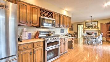 House (4 Bedrooms) | Interior