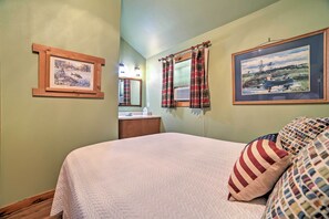 House (1 Bedroom) | Interior - 4 Mi to Museums: Cozy Branson Cabin (Branson)