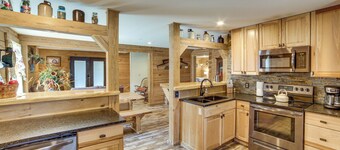 Quiet Hollister Cabin: Walk to Lake Taneycomo