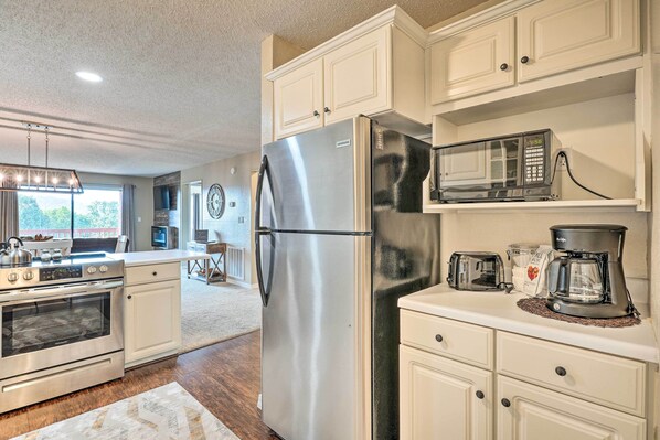 Apartment (2 Bedrooms) | Interior - Golfers' Paradise! Branson Condo w/ Resort Perks (Branson)