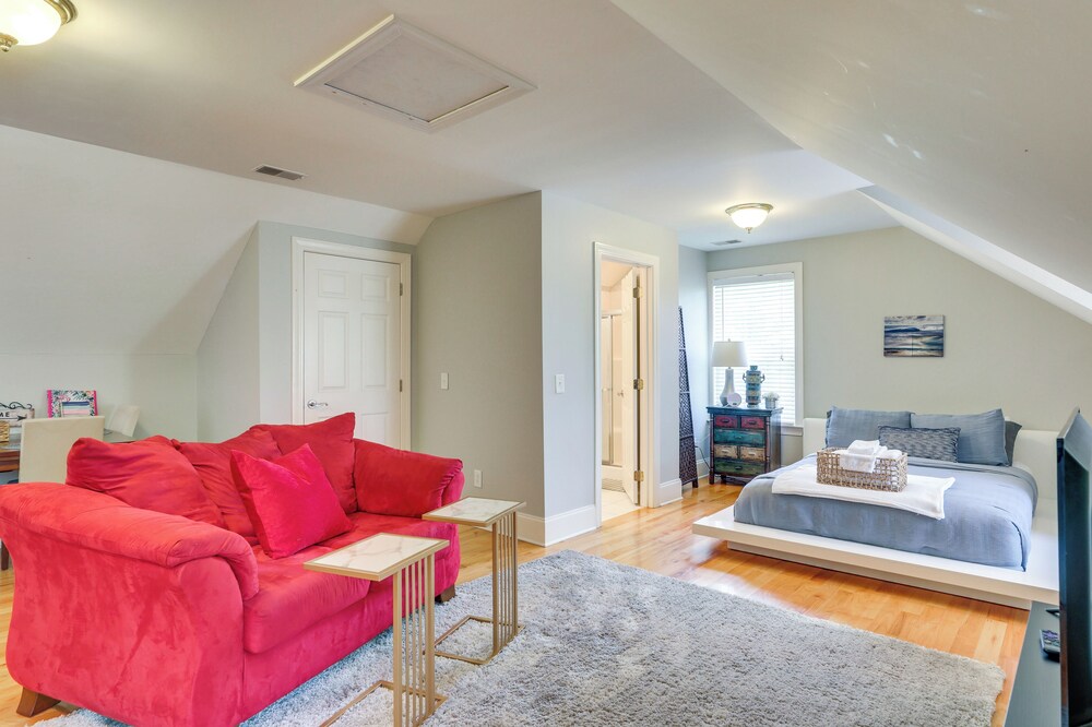 Simplistic Summerville Studio ~ 4 Mi to Dtwn!