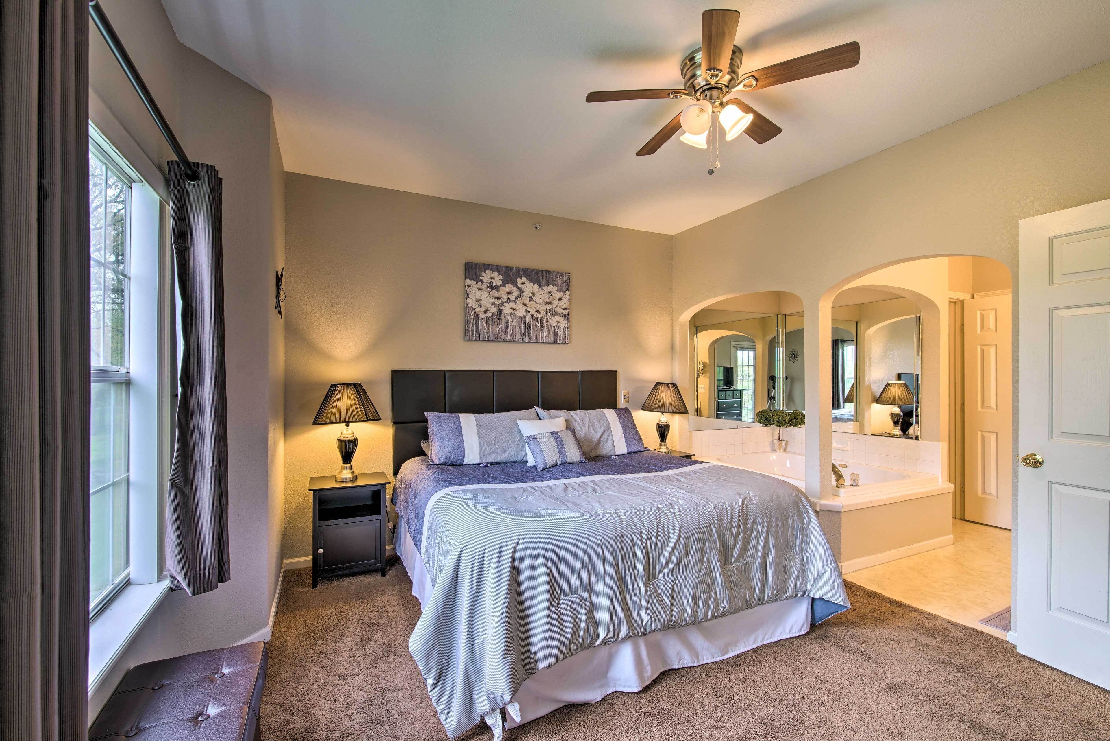 Spacious Condo ~ 4 Mi From Downtown Branson!