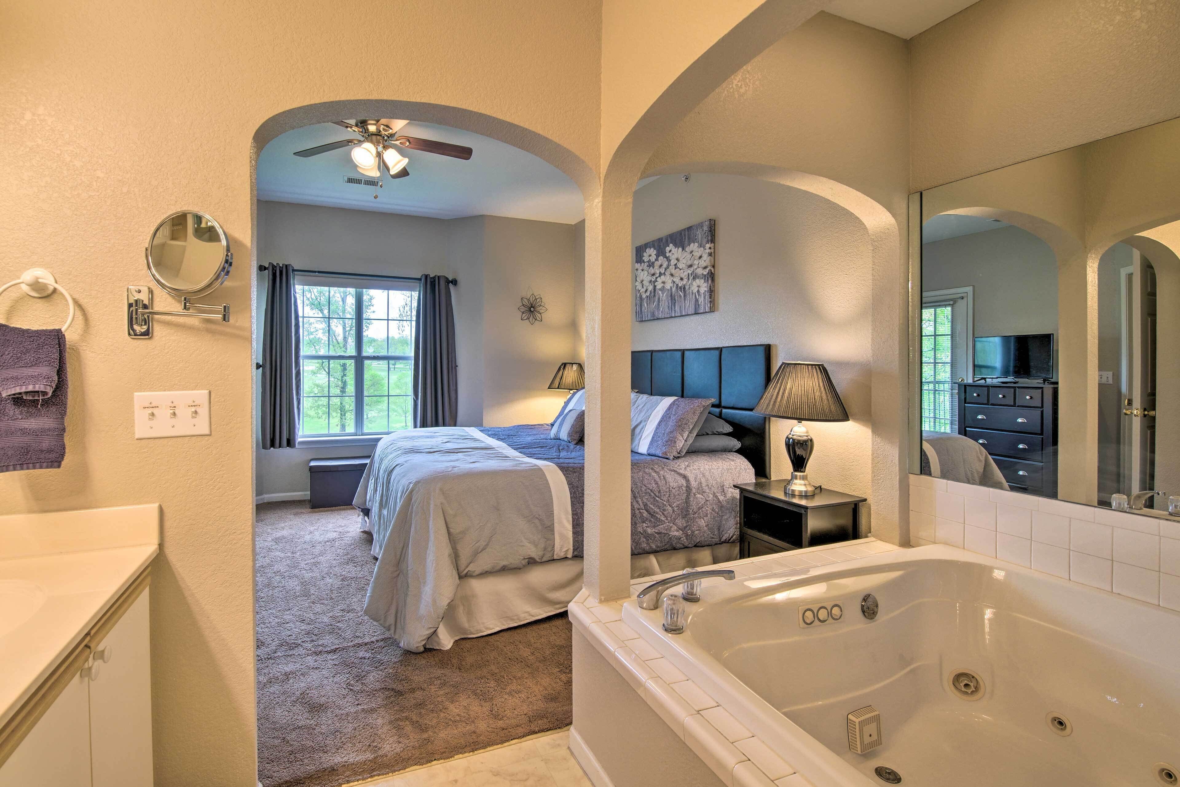 Spacious Condo ~ 4 Mi From Downtown Branson!