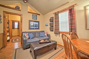 Interior - Near Shopping & Museums: Quiet Branson Cabin (Branson)