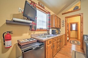 House (1 Bedroom) | Interior - Near Shopping & Museums: Quiet Branson Cabin (Branson)