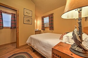 House (1 Bedroom) | Interior - Near Shopping & Museums: Quiet Branson Cabin (Branson)