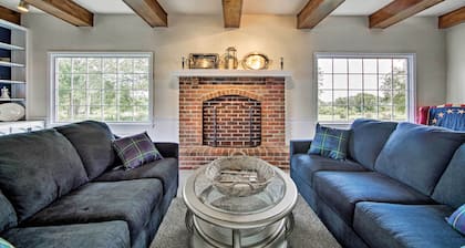 Remodeled Historic Farmhouse ~ 20 Mi to KC!