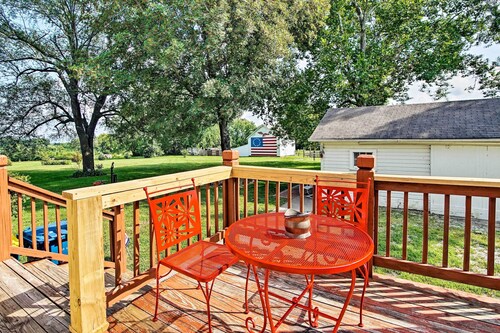 Remodeled Historic Farmhouse ~ 20 Mi to KC!
