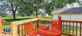 Remodeled Historic Farmhouse ~ 20 Mi to KC!