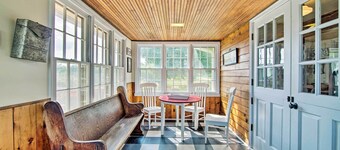 Remodeled Historic Farmhouse ~ 20 Mi to KC!