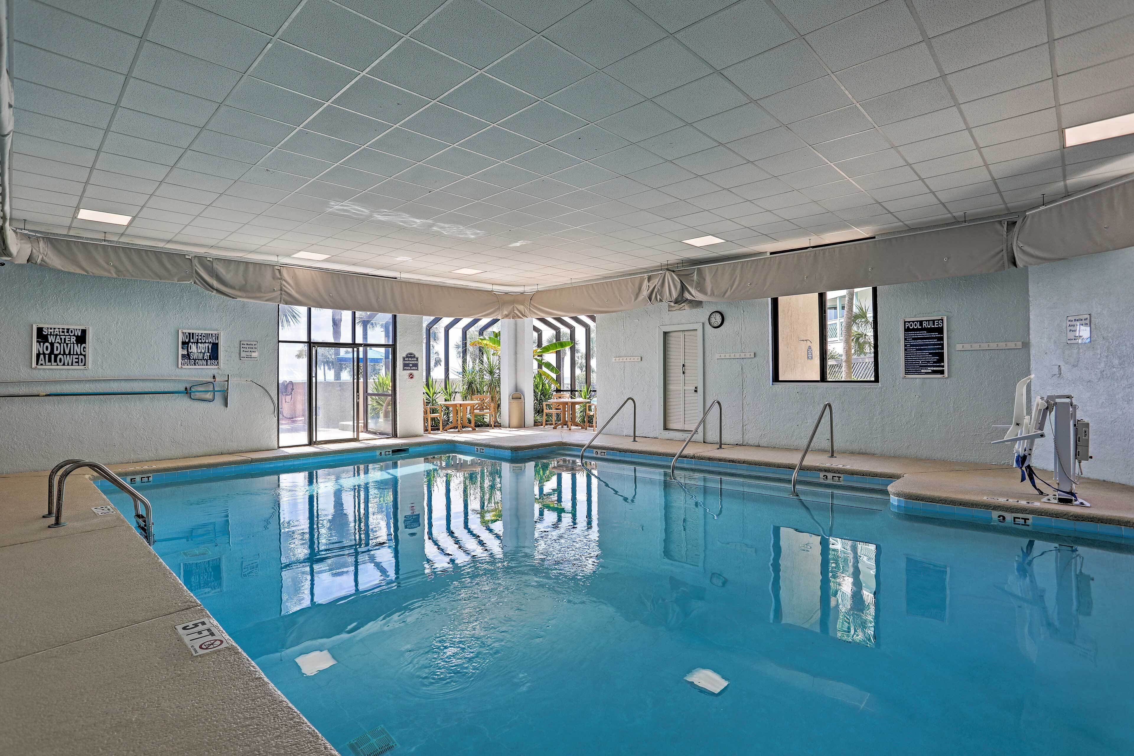 Romantic Summer Getaway w/ Community Pool Access