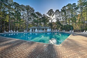 Apartment (3 Bedrooms) | Interior - Resort Villa on Golf Course With Beach Access! (Pawleys Island)