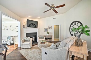 Apartment (3 Bedrooms) | Interior - Resort Villa on Golf Course With Beach Access! (Pawleys Island)