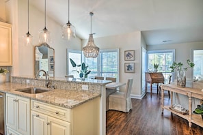 Apartment (3 Bedrooms) | Interior - Resort Villa on Golf Course With Beach Access! (Pawleys Island)