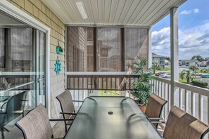 Outdoor dining - Sunny N Myrtle Condo w/ Pool < 2 Mi to Beach! (North Myrtle Beach)