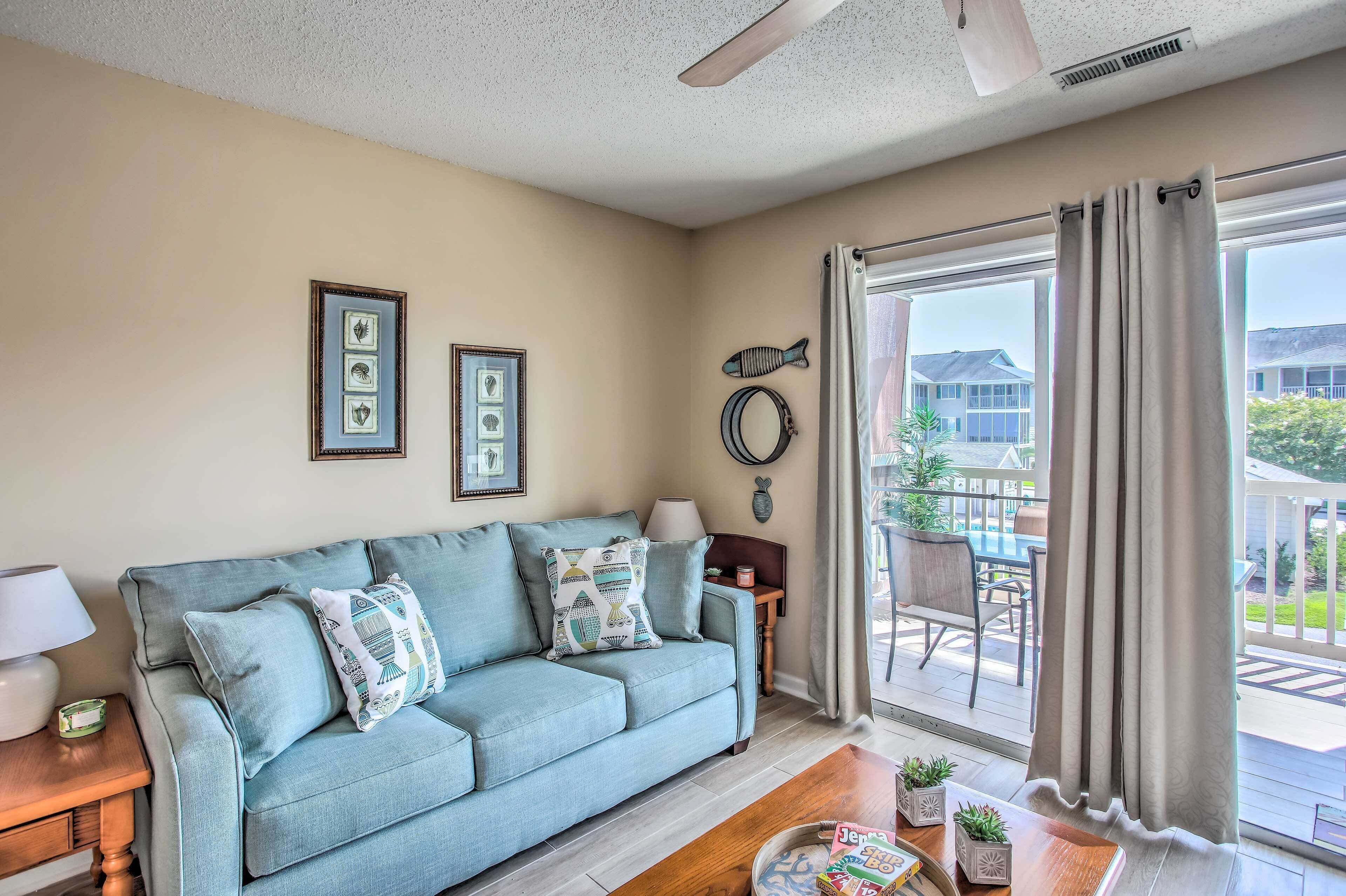 Sunny N Myrtle Beach Condo w/ Community Pool!