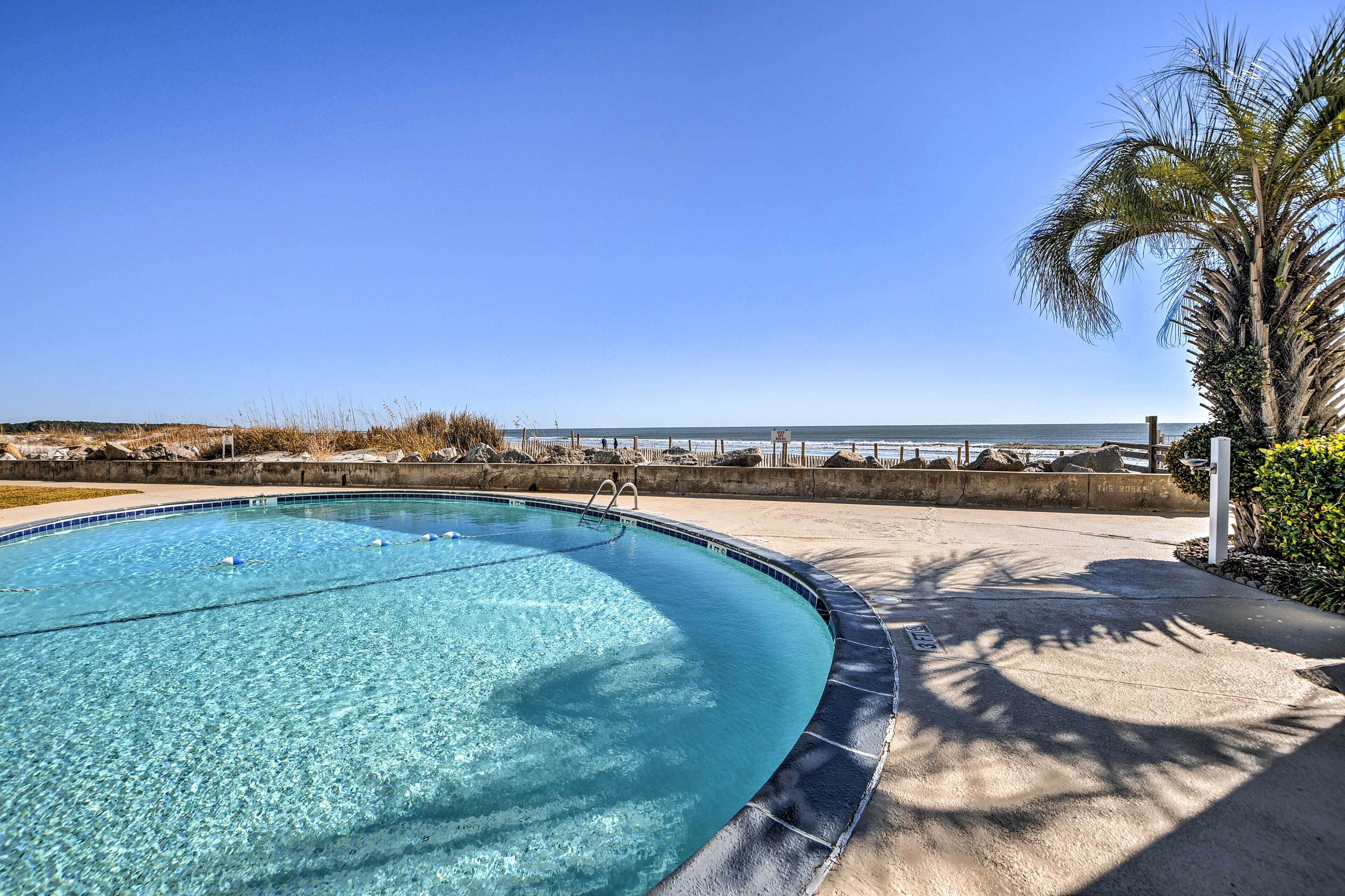 Sun-dappled Condo w/ Balcony & Secluded Beach!