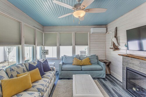 Walk to Ocean: Sunny Surfside Beach Home!