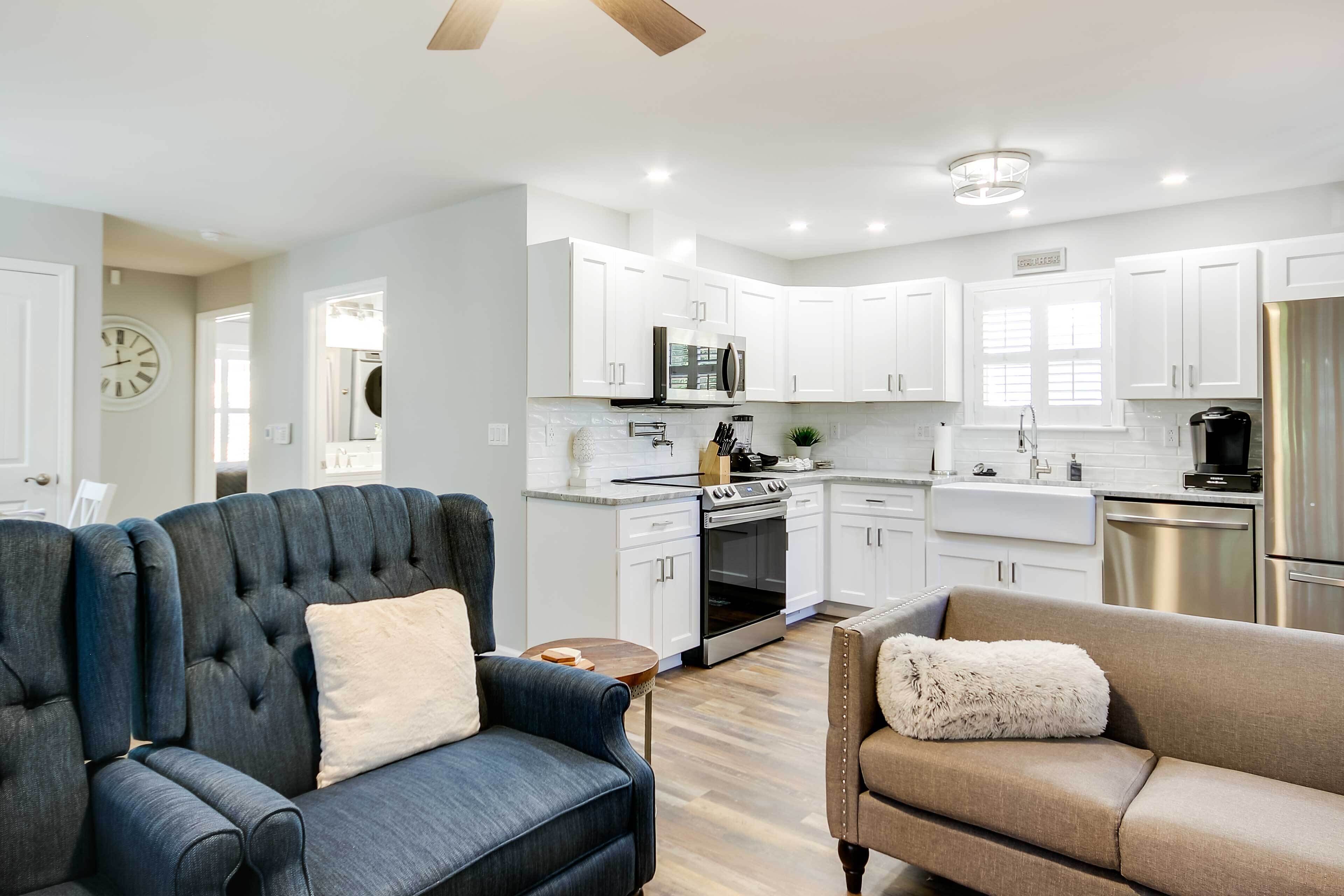 Step-free Home w/ Fire Pit - 3 Miles to Usc!