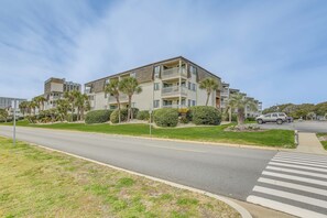 Apartment (2 Bedrooms) | Interior - Pool Access & Ocean Views: Myrtle Beach Gem! (Myrtle Beach)