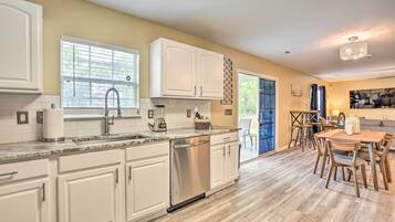 Rumah (5 Bedrooms) | Interior