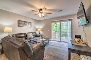 Interior - Townhome 1-min Walk to Lake & Close to Sdc! (Kimberling City)