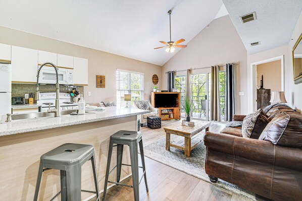 Front of property - Branson Condo on Golf Course, 4 Mi to Downtown (Branson)