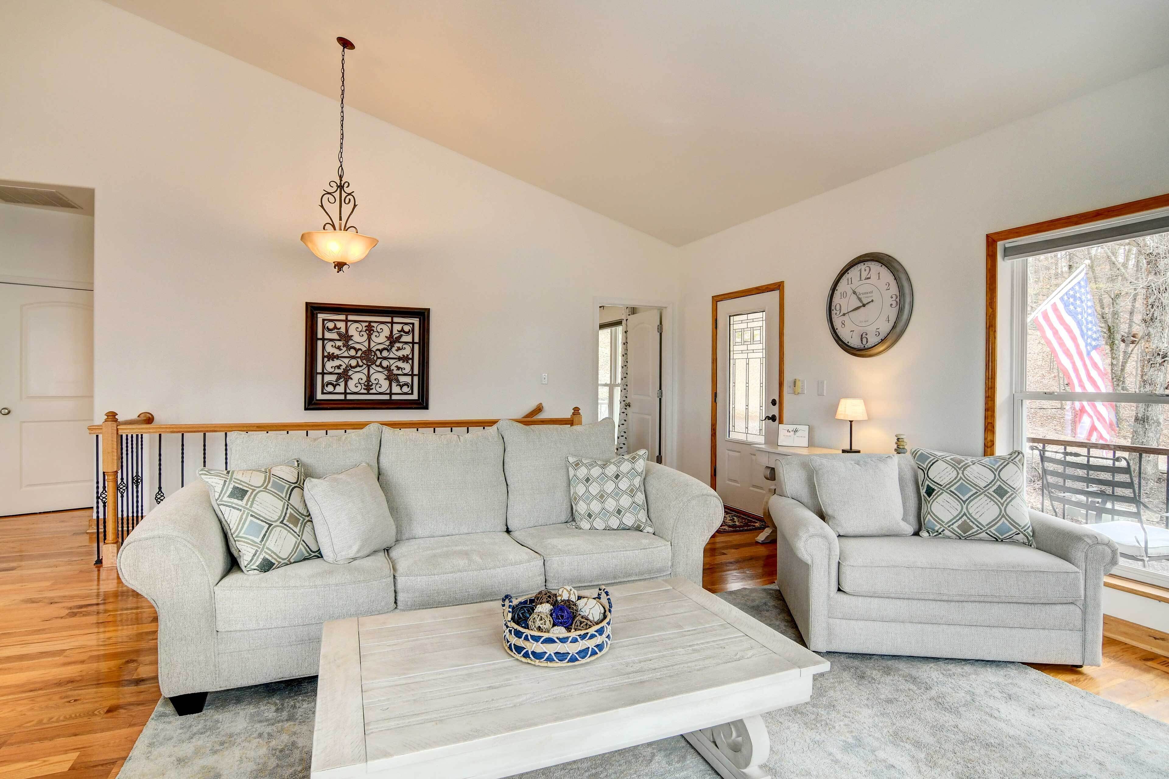 Upscale Branson Escape w/ Private Pool & Game Room