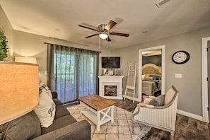 Interior - 2 Mi to Silver Dollar City: Condo w/ Fireplace! (Branson)