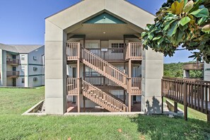 Apartment (2 Bedrooms) | Interior - 2 Mi to Silver Dollar City: Condo w/ Fireplace! (Branson)