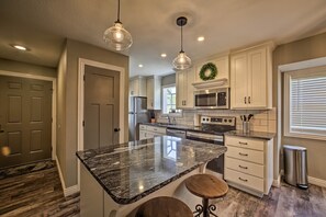 Apartment (2 Bedrooms) | Interior - 2 Mi to Silver Dollar City: Condo w/ Fireplace! (Branson)