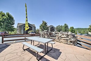 Apartment (2 Bedrooms) | Interior - 2 Mi to Silver Dollar City: Condo w/ Fireplace! (Branson)