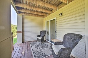 Interior - 2 Mi to Silver Dollar City: Condo w/ Fireplace! (Branson)