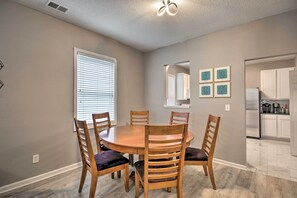 Dining - Veteran-owned Family Home Near Fort Jackson! (Columbia)