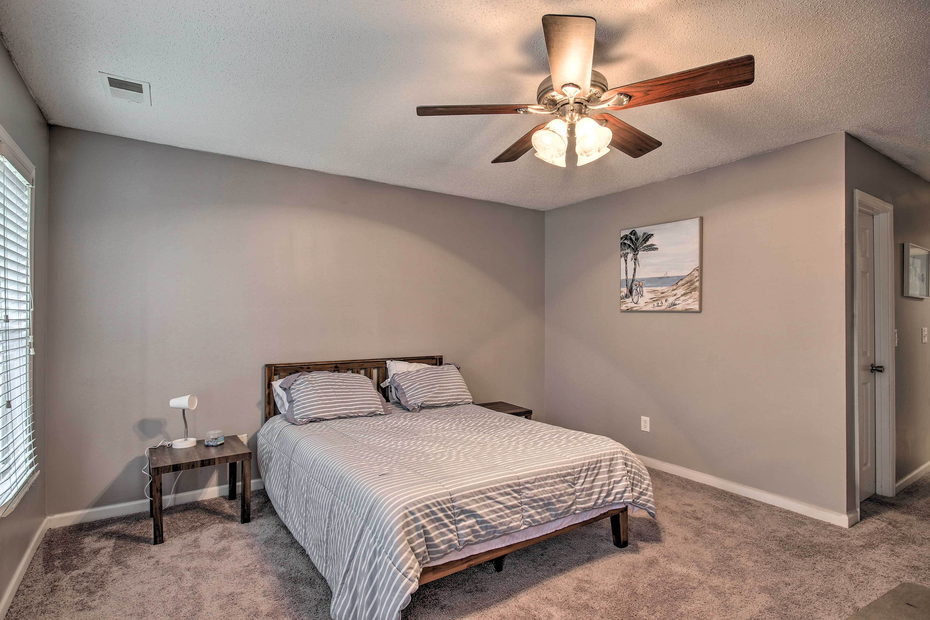 House (3 Bedrooms) | 3 bedrooms, desk, laptop workspace, bed sheets