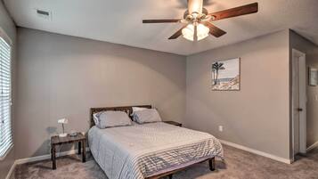 House (3 Bedrooms) | 3 bedrooms, desk, laptop workspace, bed sheets