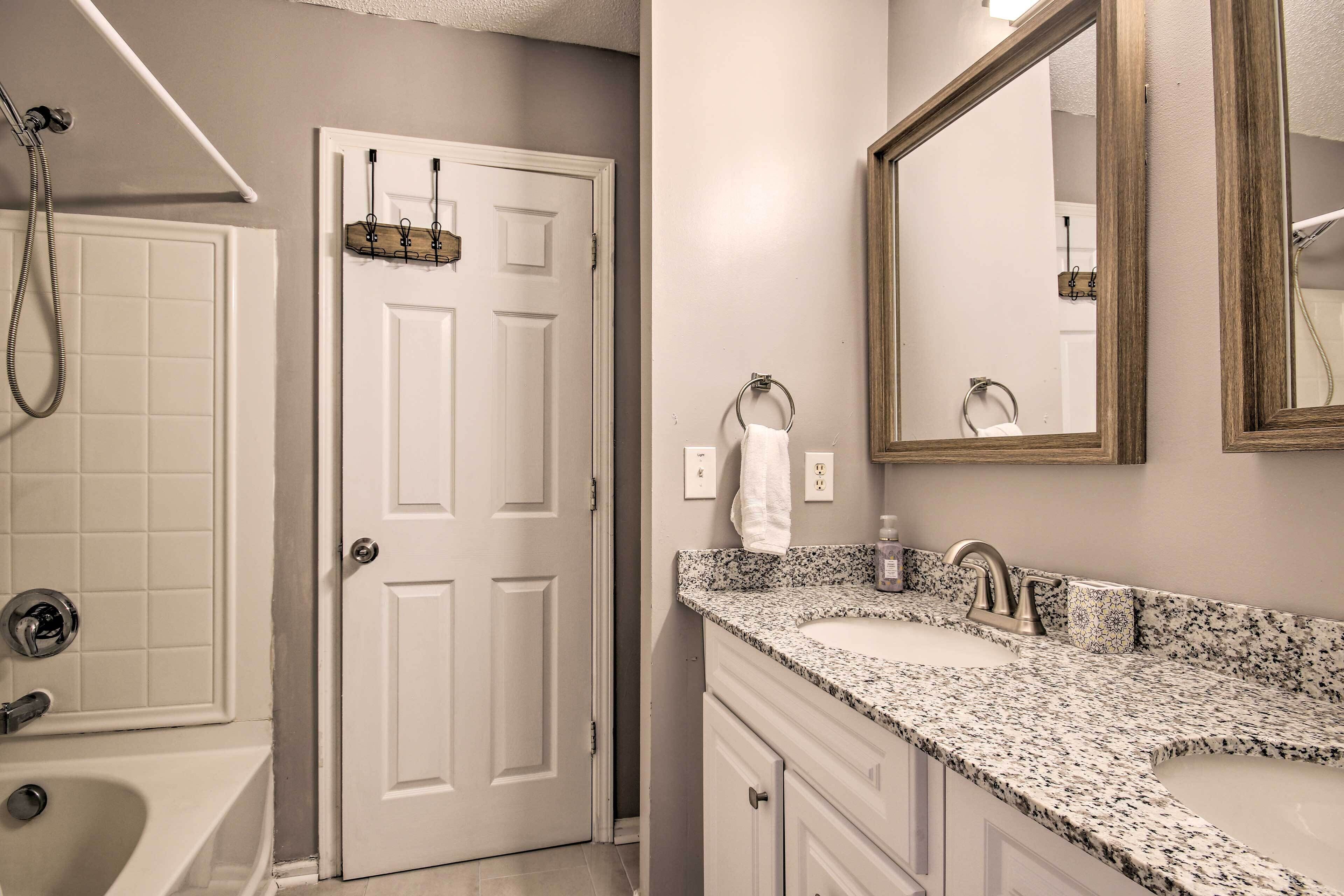 House (3 Bedrooms) | Bathroom | Bathtub