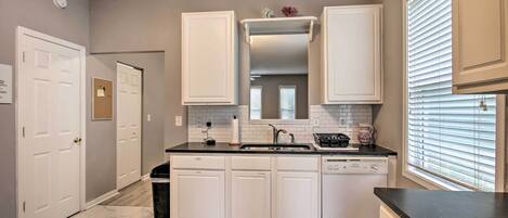 独立别墅 (3 Bedrooms) | 私人厨房 | 微波炉、烤箱、炉灶、厨具/餐具